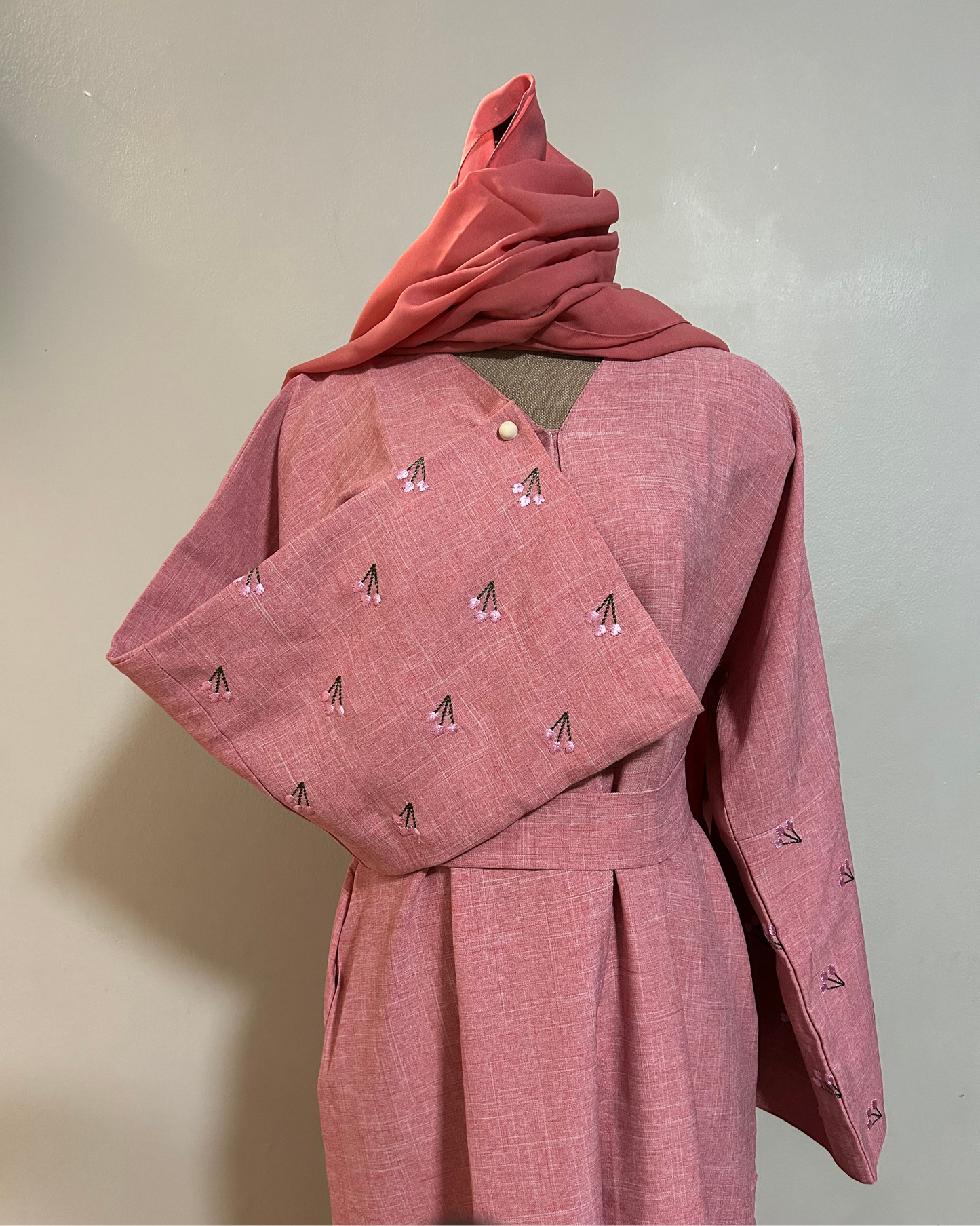 Pink tulip sleeve abaya