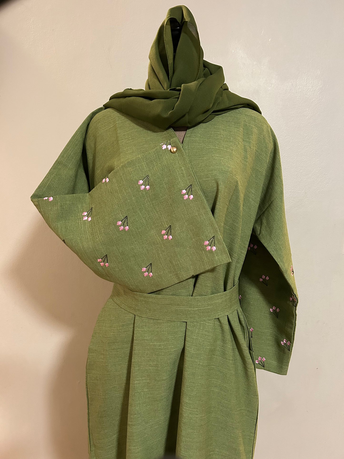 Green tulip sleeve abaya