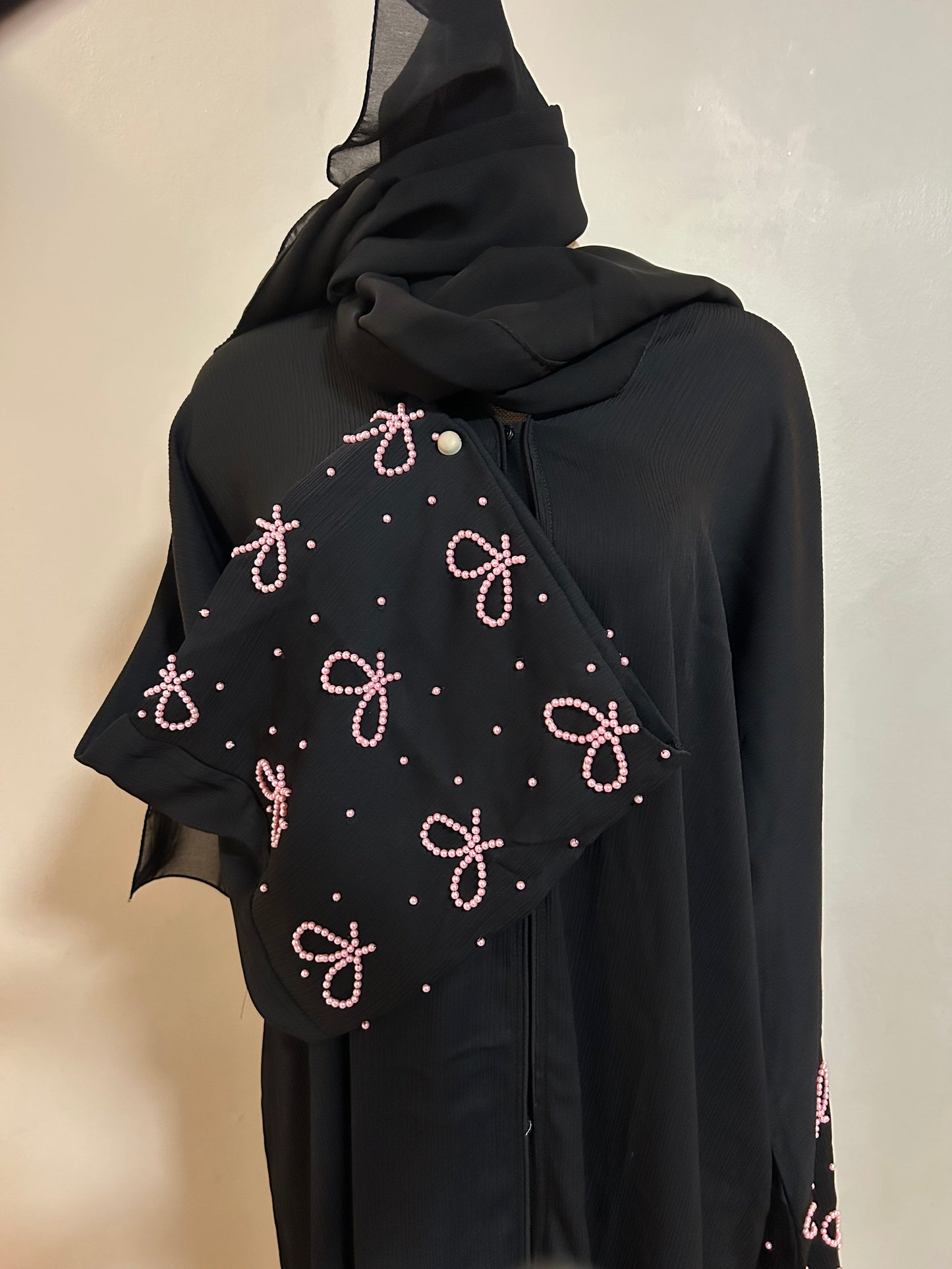 Classic bow pearl abaya